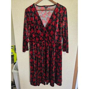 Torrid Size 2 2X Red & Black Romantic Goth Floral Roses Velvet Wrap Dress